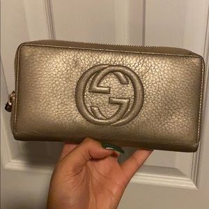 GUCCI Metallic Pebbled Calfskin wallet